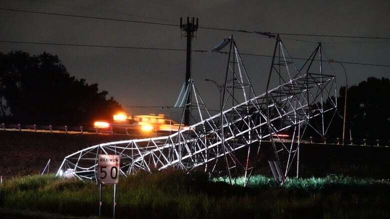 Power outage affects 88,000 in Quebec's Montérégie region after bus hits pylon