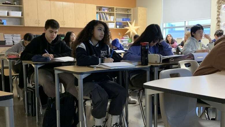 Alberta change to student funding formula aims to ease classroom pressures