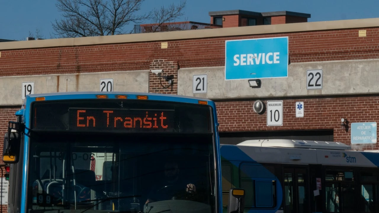 Montreal business leaders call on Quebec government to end STM strike