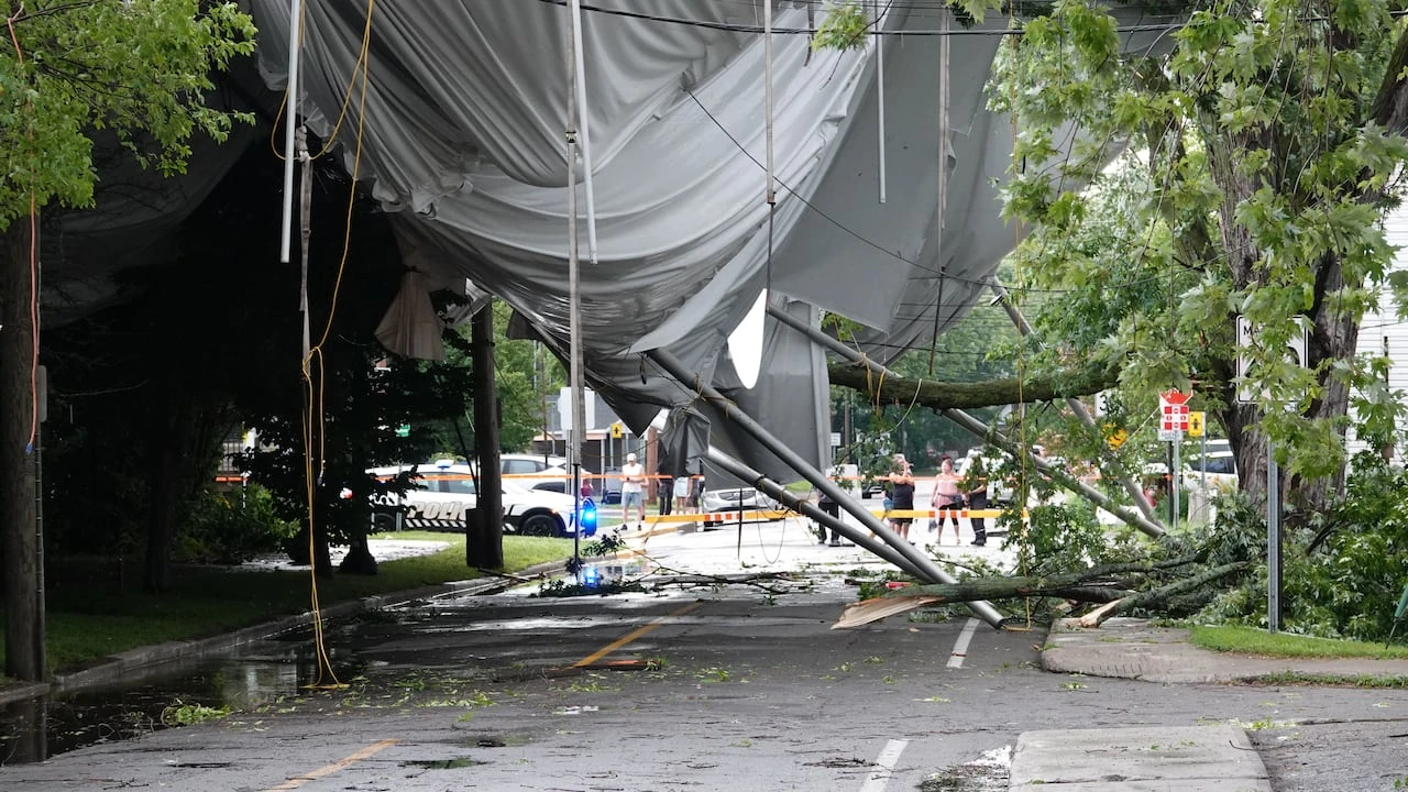 Thousands without power after thunderstorms roll through Quebec