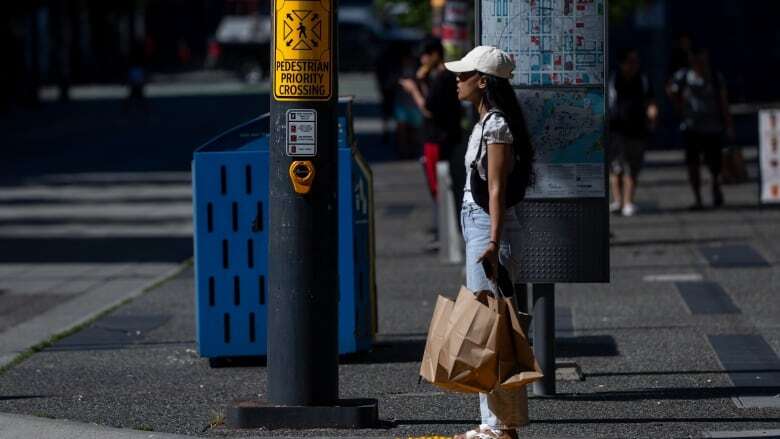 Vancouver pedestrians able to 'scramble' at downtown intersection