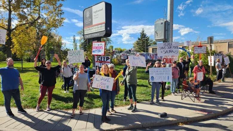 Inglewood residents rally to save doomed swimming pool