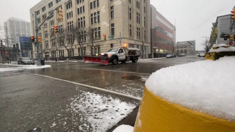 Cooler December, warmer January and February for Windsor-Essex, Environment Canada says