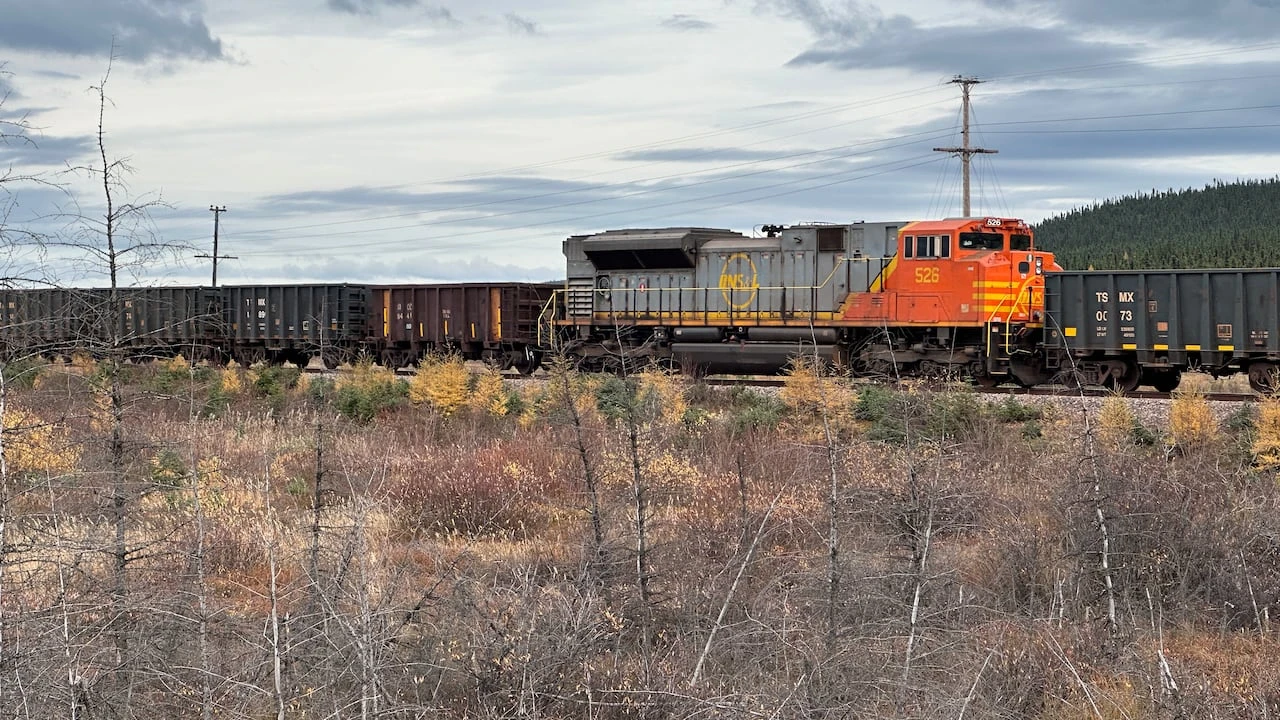Federal agency links IOC train derailment in Quebec to temperature swings