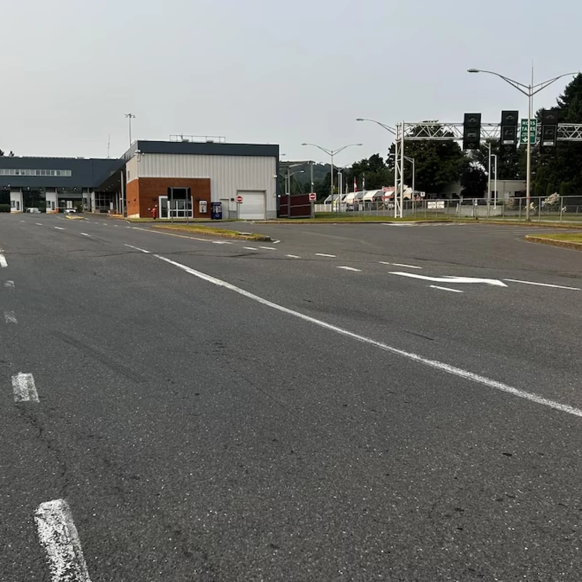 RCMP arrest 4th man after dozens of migrants found in truck in Quebec