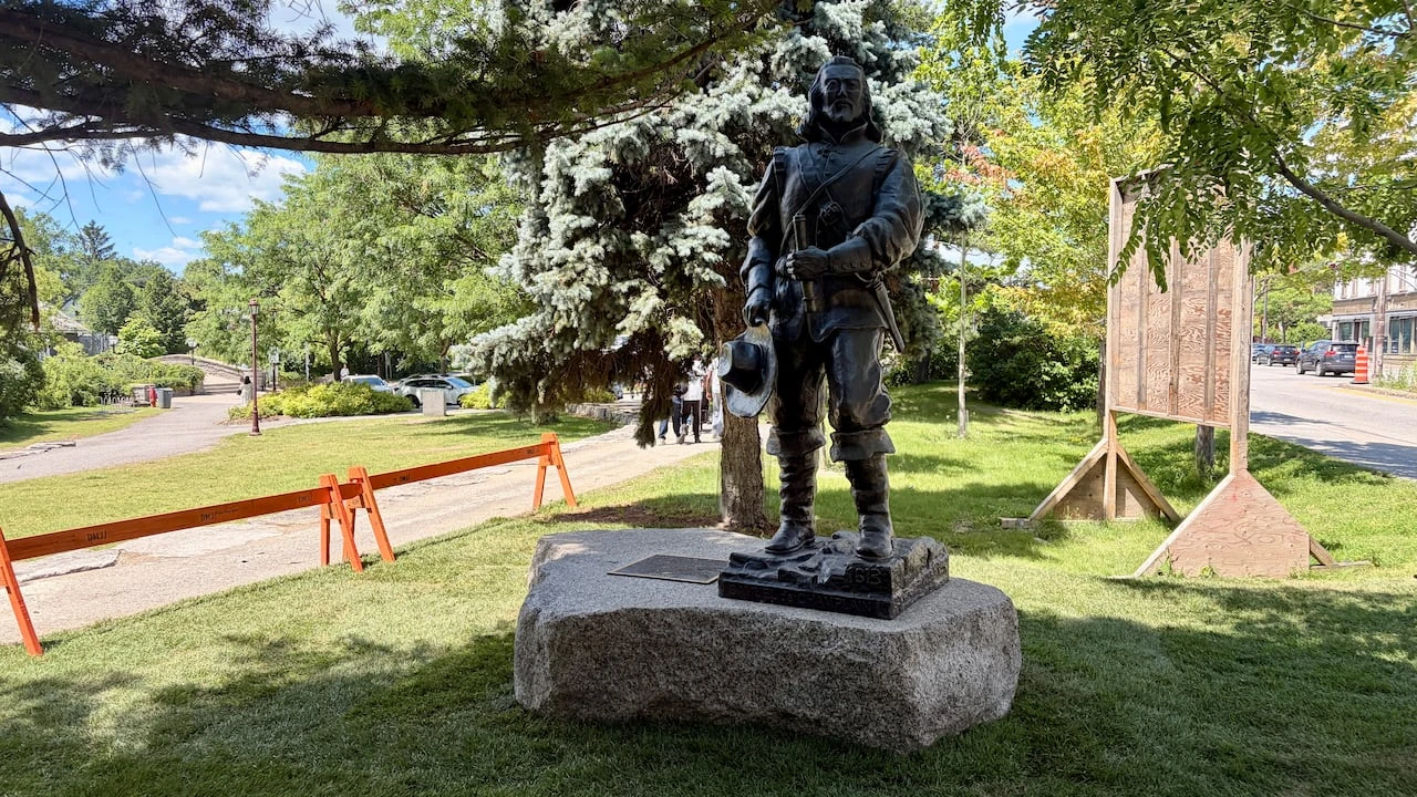 Amid wider statue debate, Gatineau quietly reinstalls monument to Samuel de Champlain