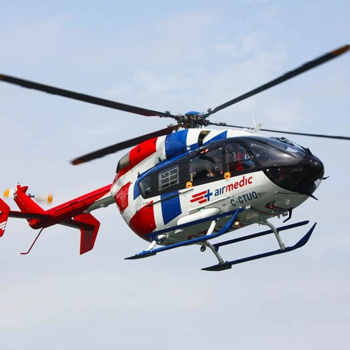 Search for 4 missing people after air ambulance crash resumes on Quebec's North Shore