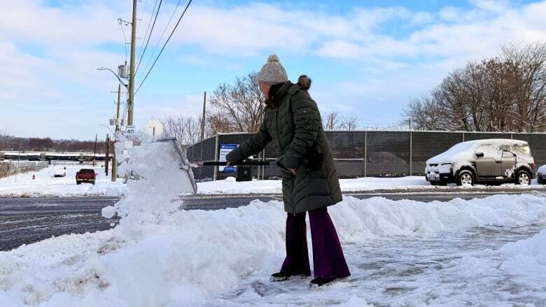 Hamilton digs its way out of largest snow fall of the year