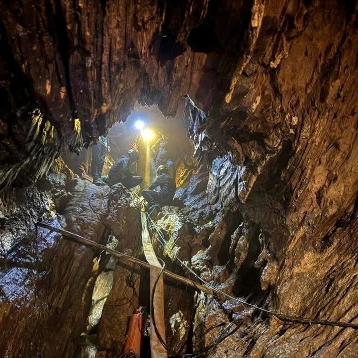 Laos cave rescuers race against time to find remaining missing men | Hanomansing Tonight