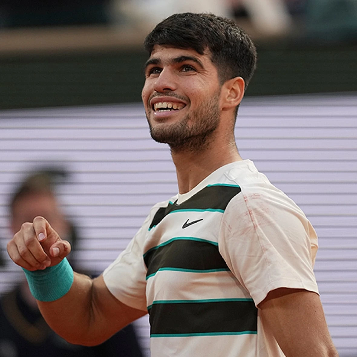 Alcaraz wins 2nd straight French Open men's title in 5-set thriller over top-ranked Sinner
