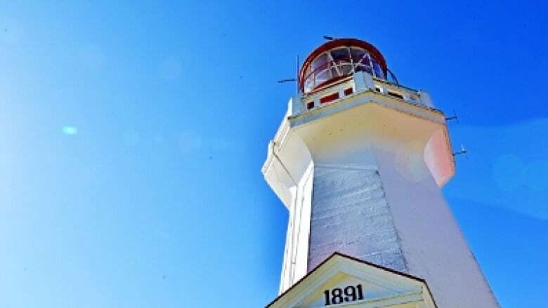 Staffing at 2 B.C. lighthouses to end following safety concerns