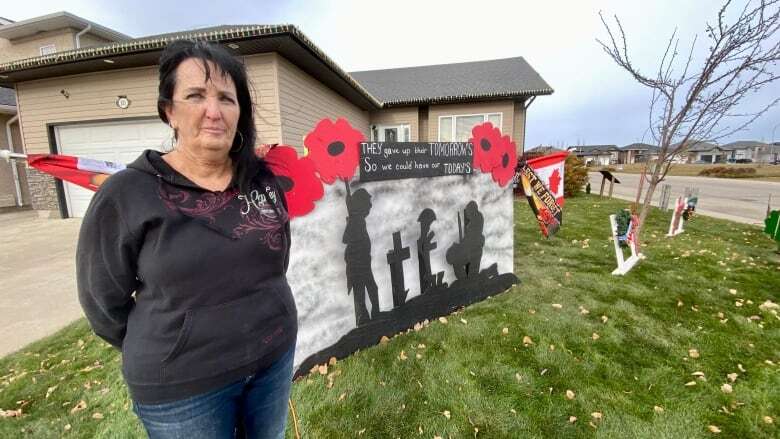 Martensville woman keeps remembrance alive with lawn display