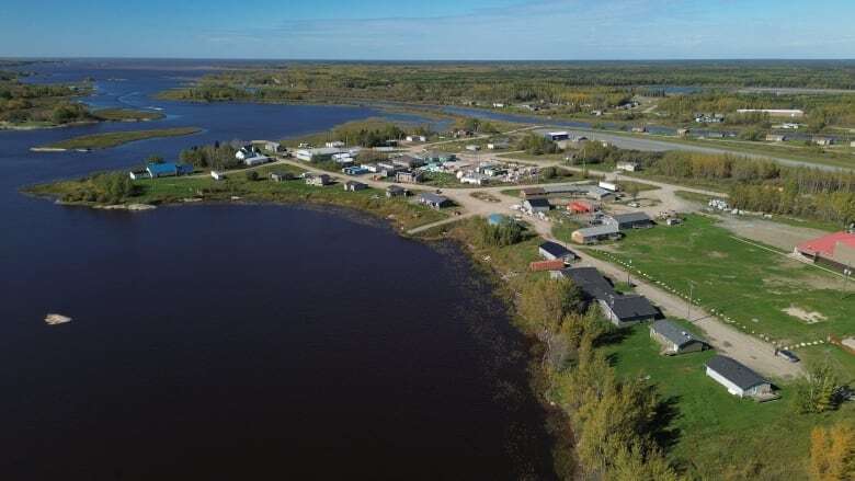 Poplar River First Nation still dreams of all-season road, and the political will to make it happen