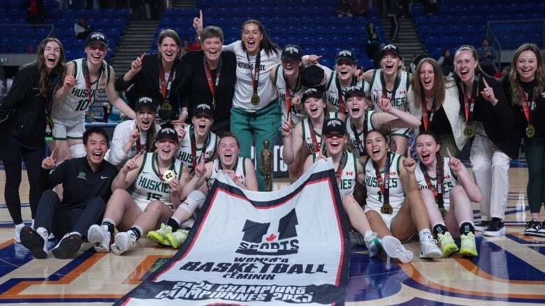 U of S Huskies bring Bronze Baby home after clinching national championship