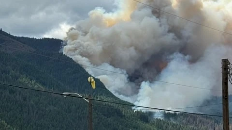 Evacuation orders, air-quality warnings near Boston Bar, B.C., as wildfire rages