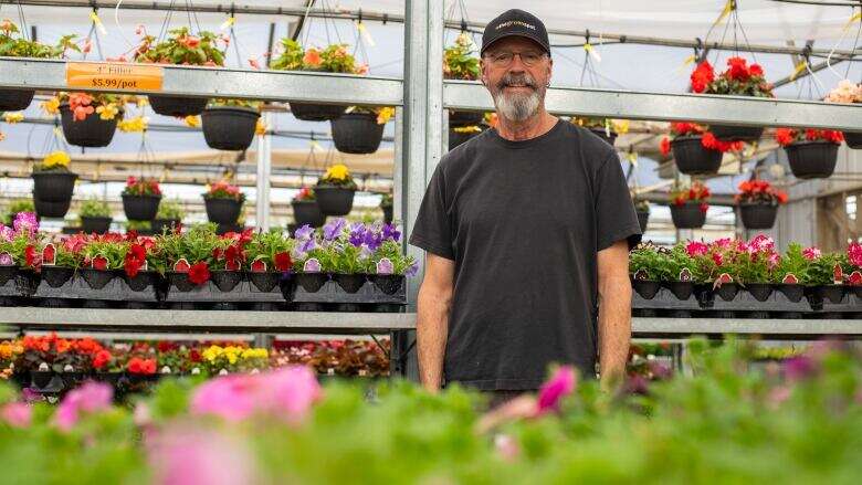 Warmer summers could mean new plants growing in Manitoba, says horticulturalist