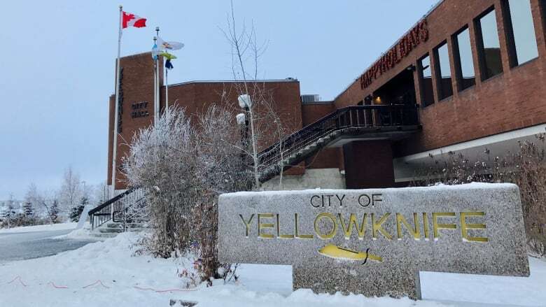 Yellowknife city councillor apologizes for ethics violation