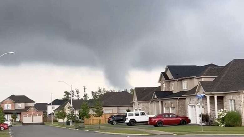 'It felt like a movie,' says man who saw tornado hit Niagara Region