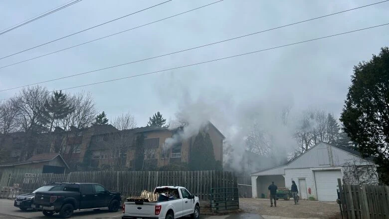 1 person dead after early-morning fire at townhouse complex on Main Street West