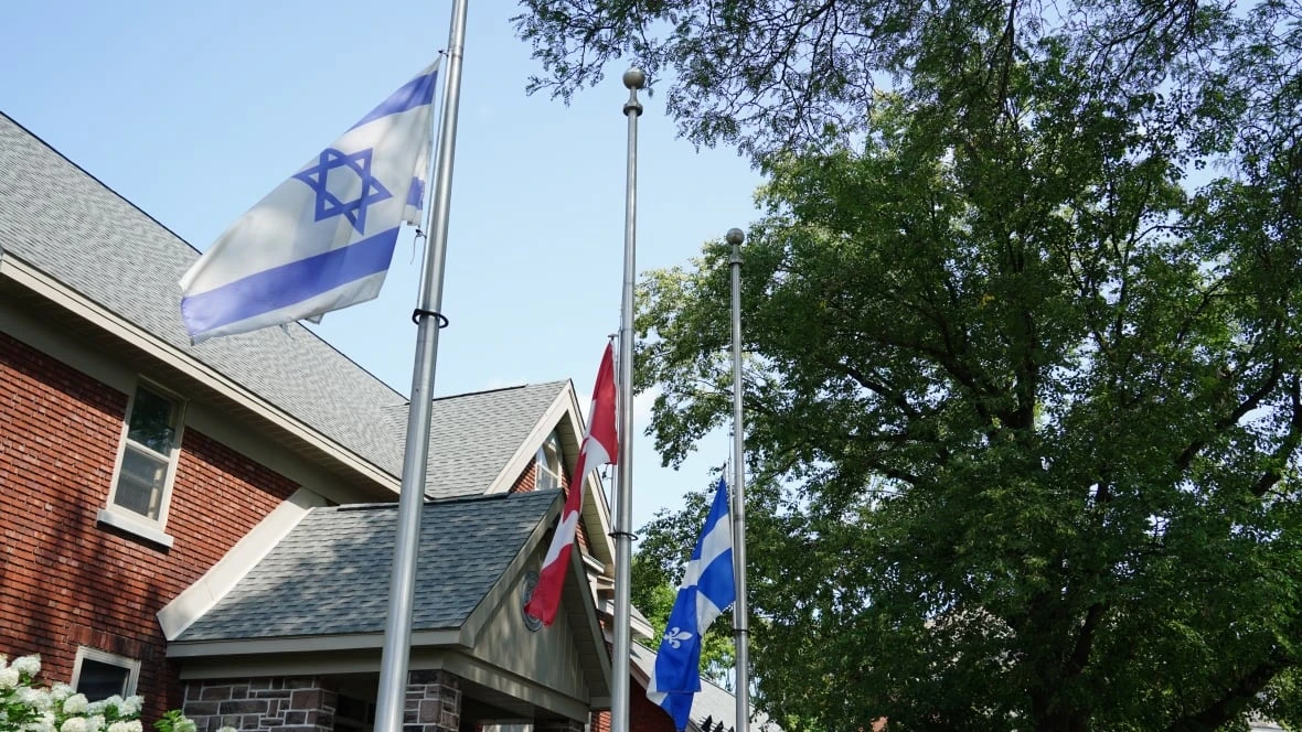 Man arrested after Israeli flag outside Hampstead, Que. town hall set on fire