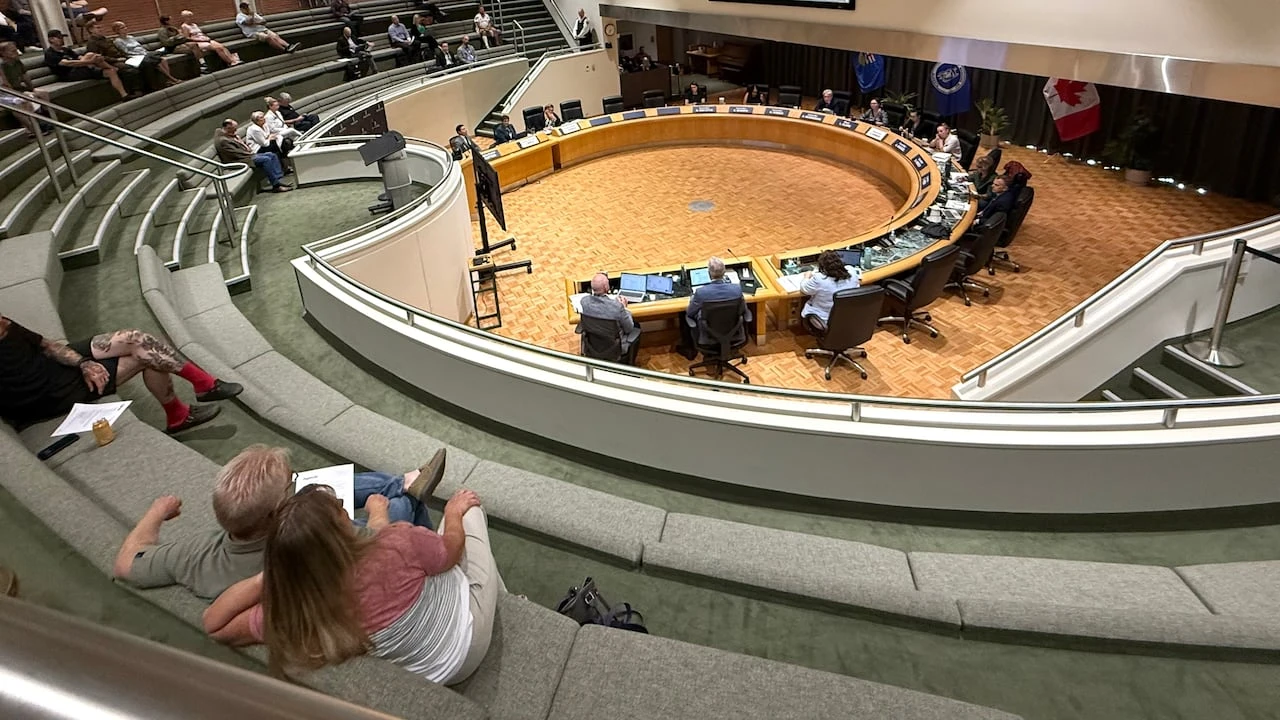 Medicine Hat mayor, city hall deny wrongdoing in manager's firing