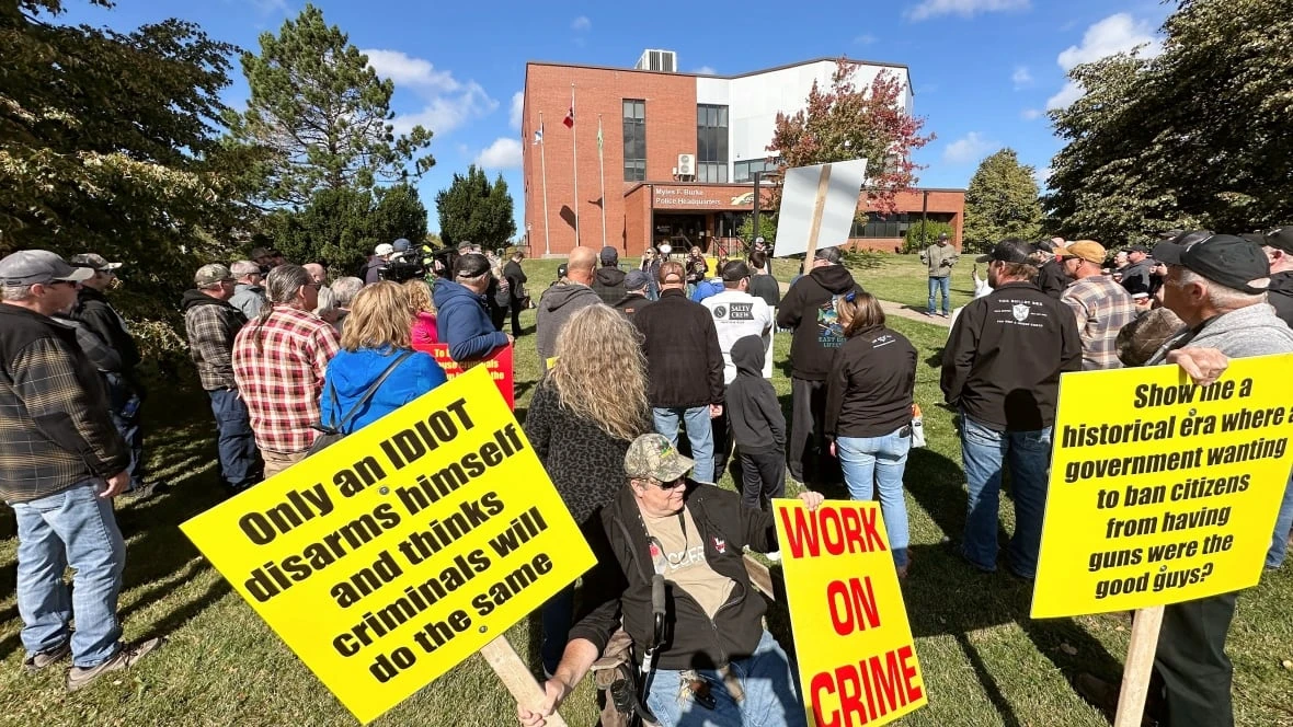 Opponents of federal gun buyback program rally outside Cape Breton police HQ