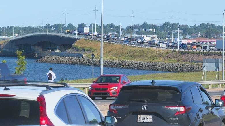 Motorists try to adapt as roadwork continues to snarl traffic on Hillsborough Bridge