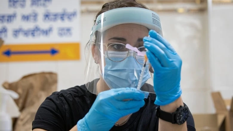 Ontario sees 370 new COVID-19 cases, 2nd straight day of more than 200,000 vaccine shots