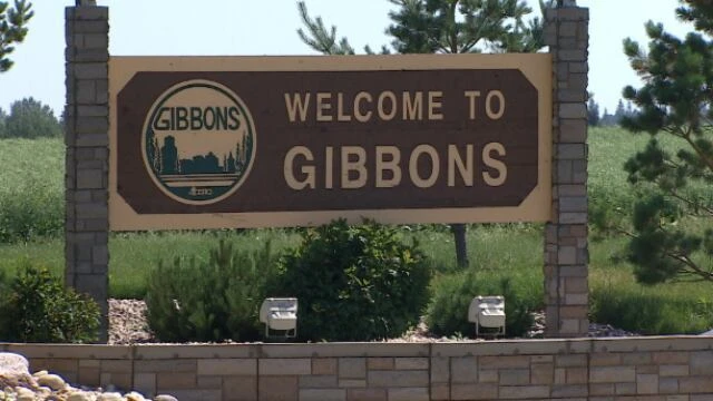 Gibbons residents vote on whether to remain as a town, or to dissolve