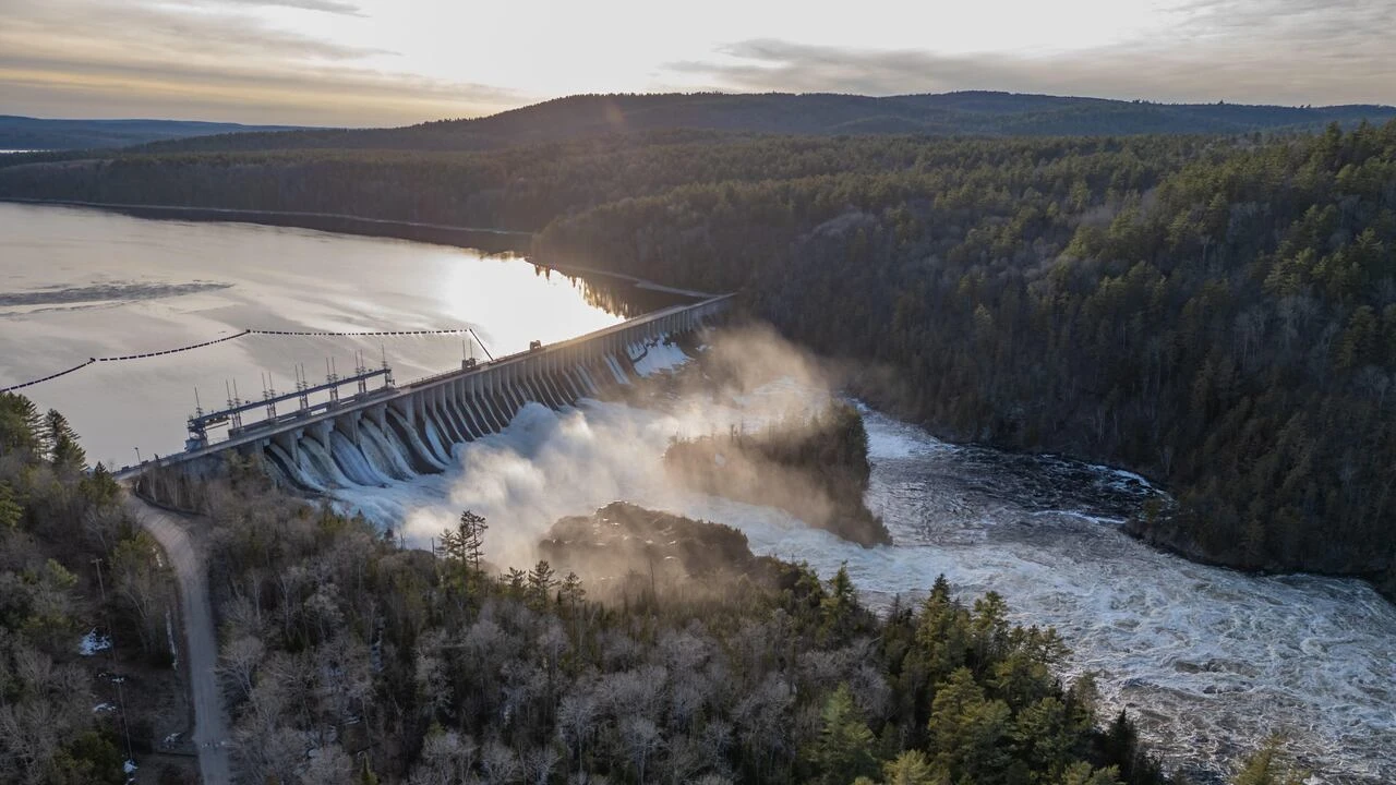 Are dams and reservoirs on the Ottawa River intended to prevent flooding?