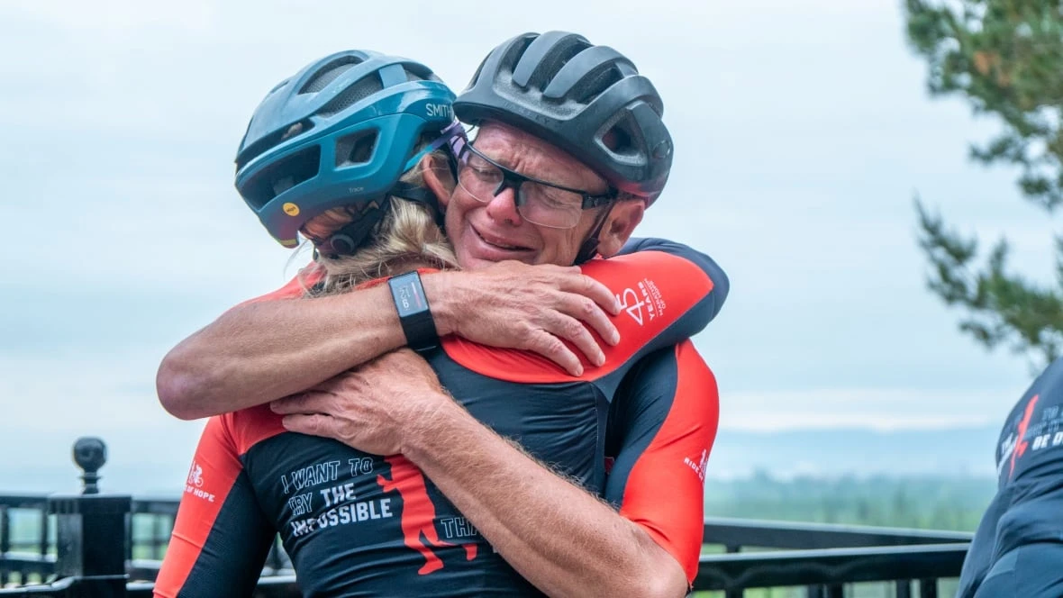 Led by Terry Fox's brother, cyclists stop in Thunder Bay, Ont., on National Ride of Hope