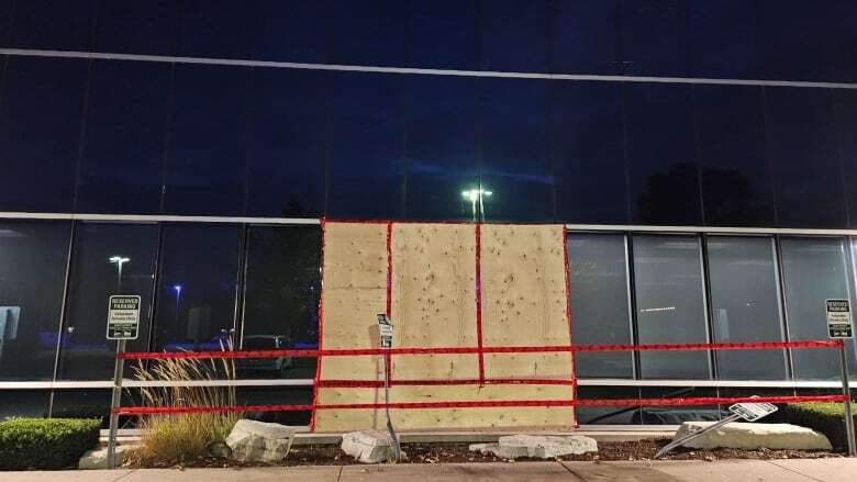 Windows smashed, parking signs mangled at CAS building in Windsor, Ont.