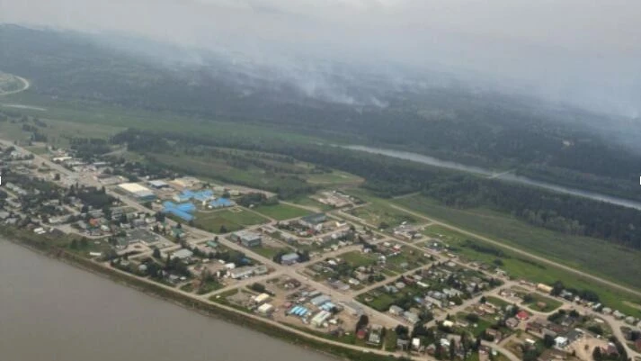 Wildfire near Fort Simpson stays at town's edge as evacuation order continues