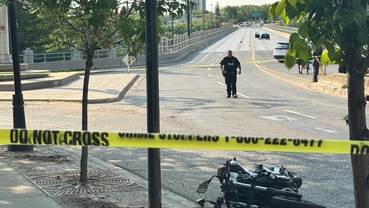 Motorcycle crash closes University Bridge, snarls traffic in Saskatoon morning commute
