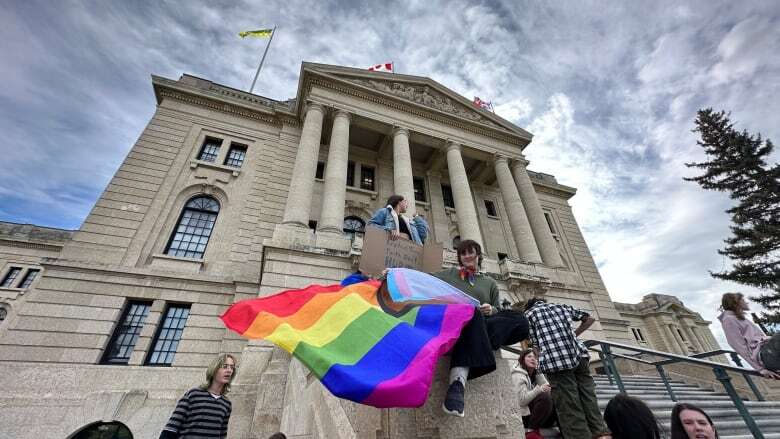 Teachers were sent degrading messages after Sask. Party promised change room ban: STF