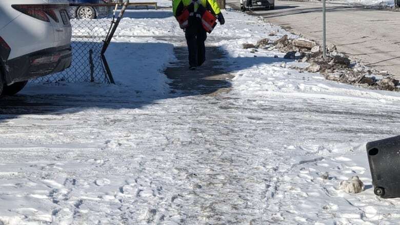 Not shovelling your portion of sidewalk in Windsor, Ont., could cost you up to $400