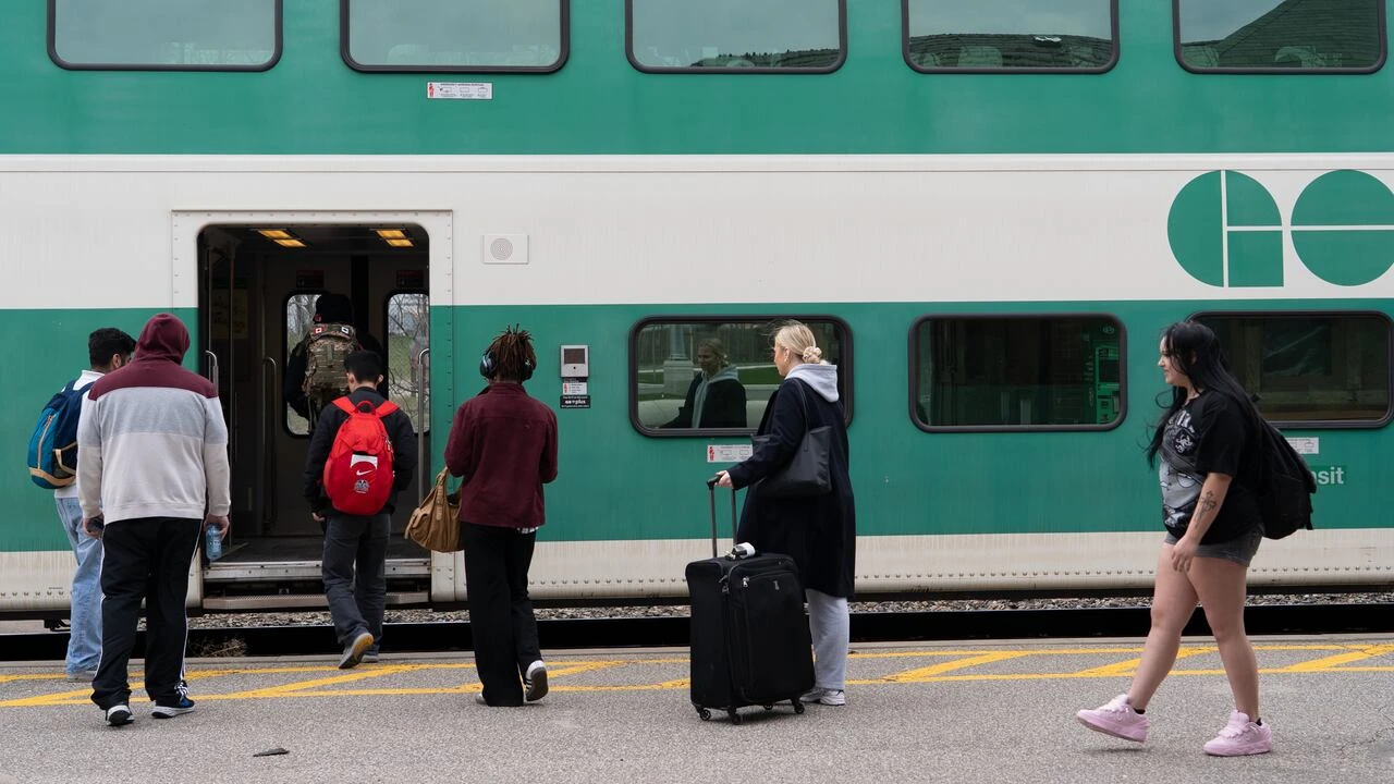 4 hours by GO bus or 2 hours by car? Niagara commuters want better train service