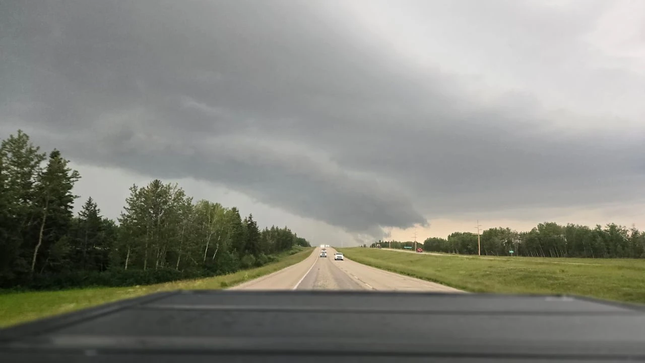 Environment Canada issues tornado warning for parts of central Alberta