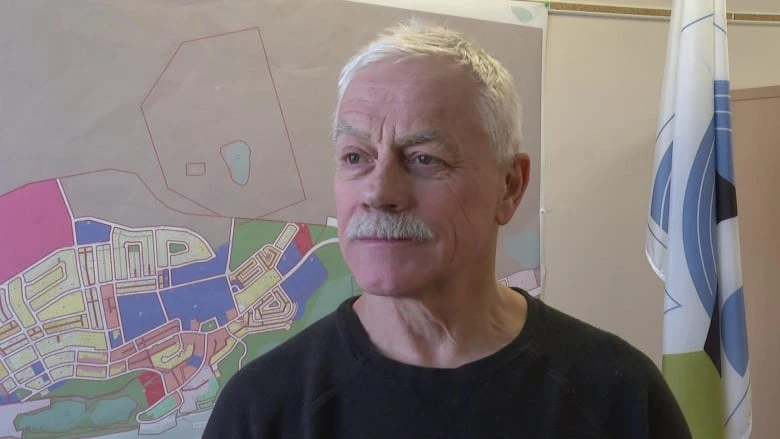 Inuvik, N.W.T., buys derelict lots to clear them for new construction