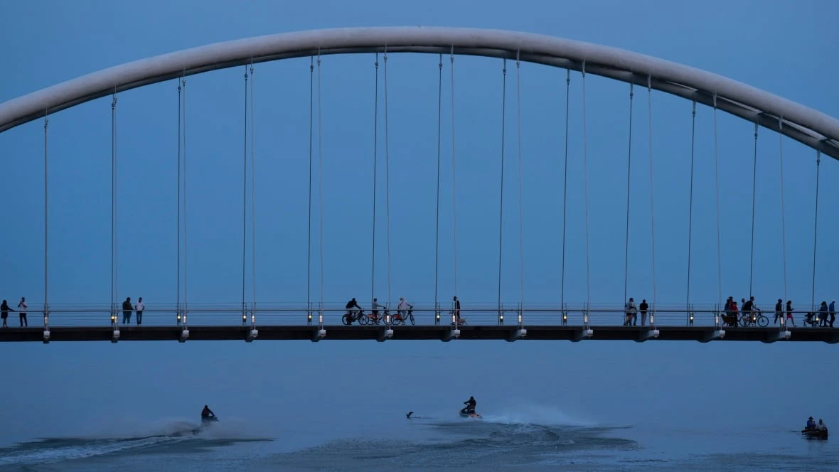 Should Humber Bay Park ban motorized boats? For safety, this Toronto resident group says yes