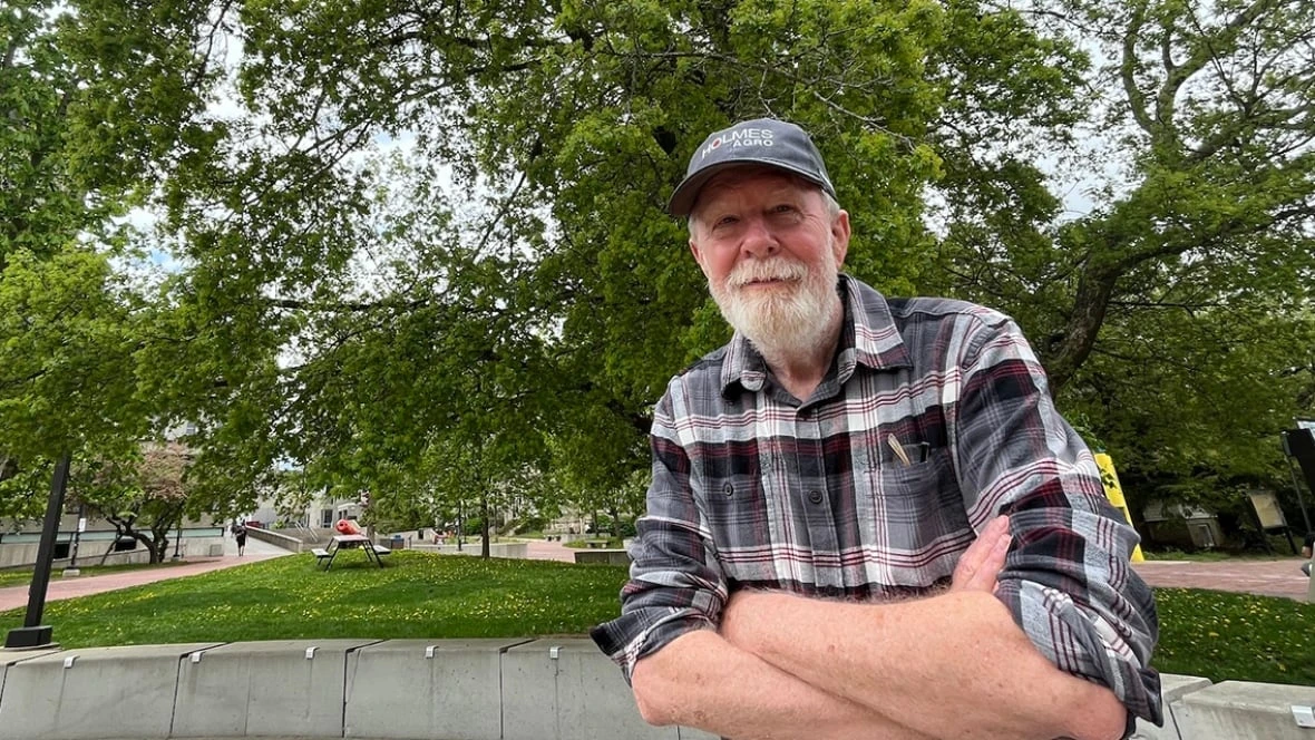 He began university in the 70s. Now, 49 years later, this 'farm boy' earns his degree from Guelph