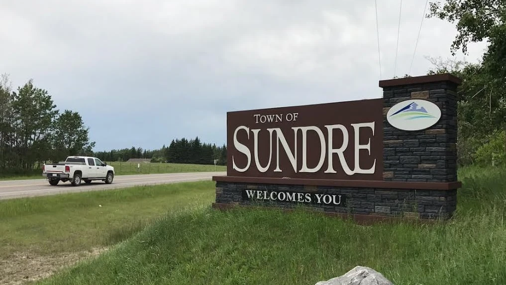 Sundre cancels parade, citing 'overwhelming' harassment after pro-Alberta float disallowed