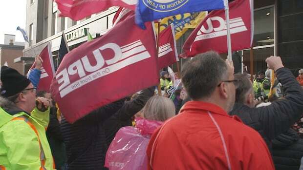 Canada Post workers rally in St. John's on 4th day of national strike