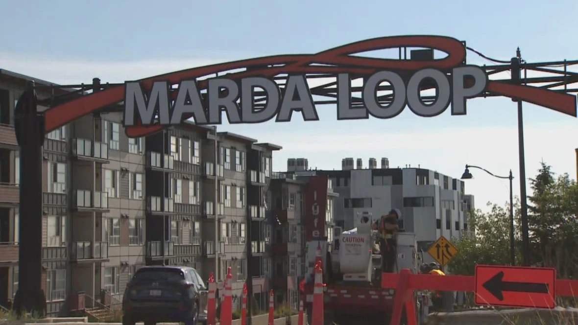 Calgary mayor wants to meet with struggling Marda Loop businesses after another shop shuts down