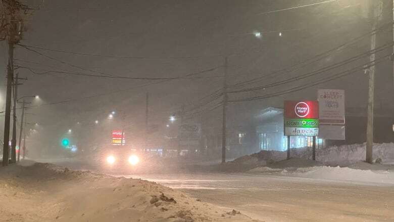 P.E.I. schools closed, Confederation Bridge shut down due to high winds