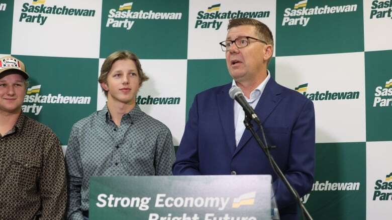 Sask. Party promises to increase grad retention dollars, NDP says Sask. losing people to other provinces