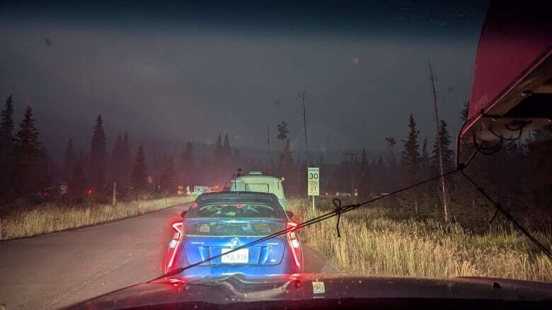 Sask. family joins thousands evacuating Jasper National Park as 'aggressive' wildfires approach