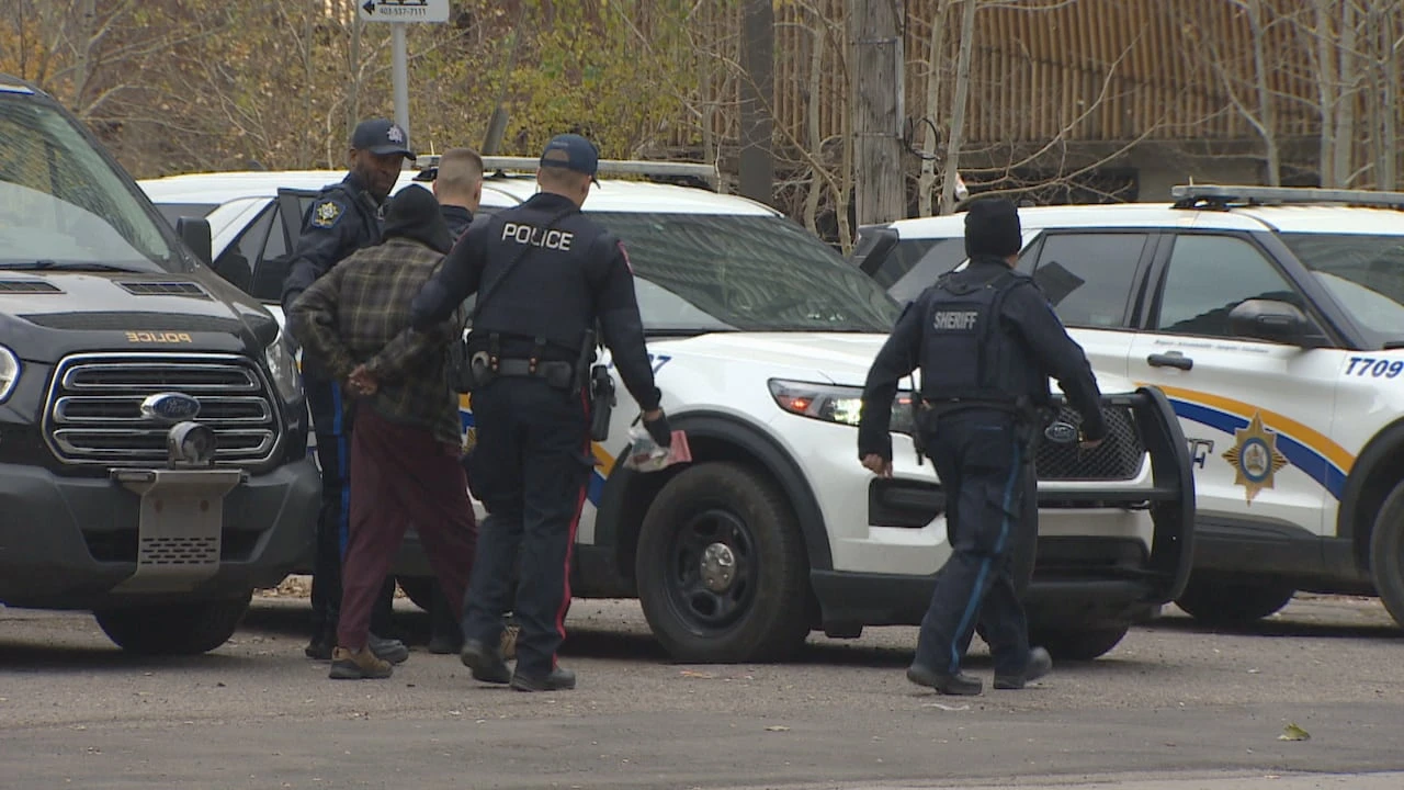 Calgary police carry out downtown safety sweep as violent crime hits 6-year high