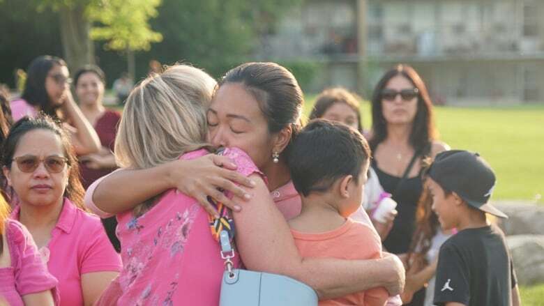 Vigil for child swept away in the Thames River brings hundreds of Londoners together