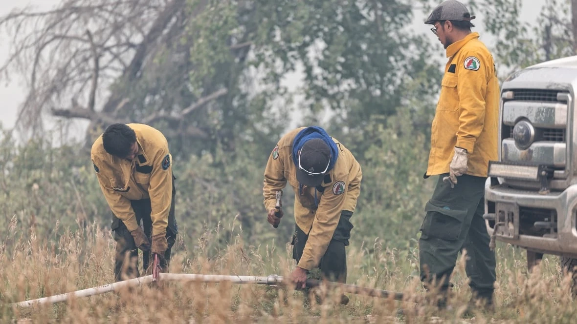 N.W.T. fire crews making progress to protect communities threatened by wildfires
